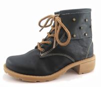 Borcegos con tachas 