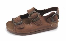 Sandalia Birk De Cuero Con Hebillas