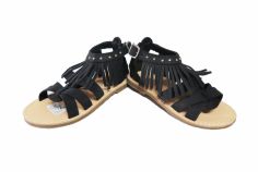 Sandalias Romanas Flecos y Tachas Hebilla 
