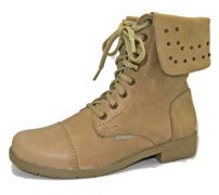 Borcego de Cuero con Tachas 