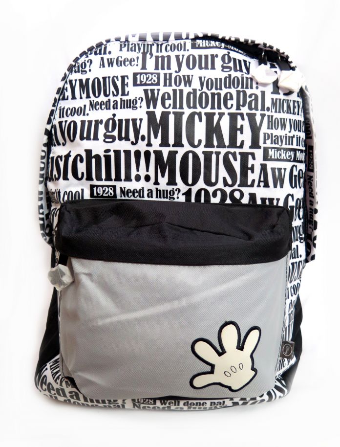 Mochila grande espalda mickey escrita en blanco y negro con 1 bolsillo con una mano