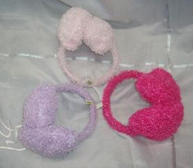 Orejeras de peluche en forma de corazon