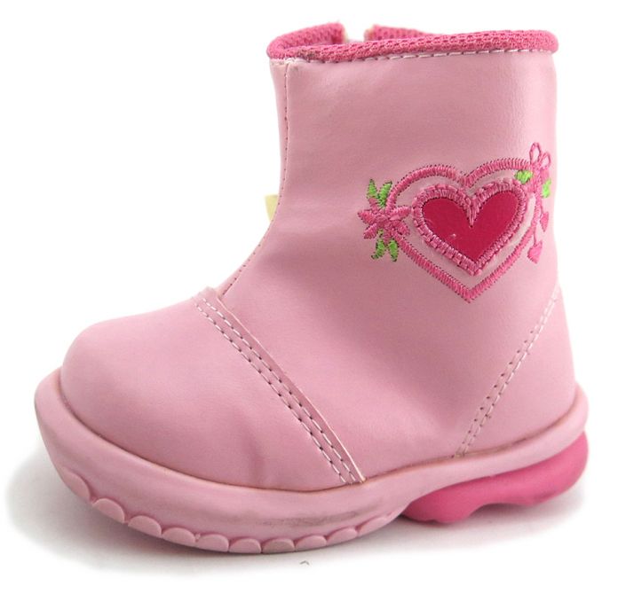Bota Cuerina con Corazon Bordado