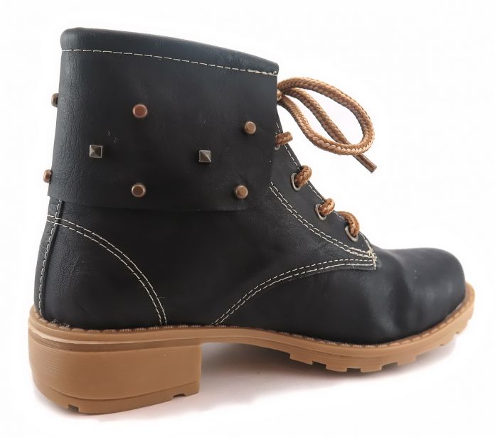 Borcegos con tachas