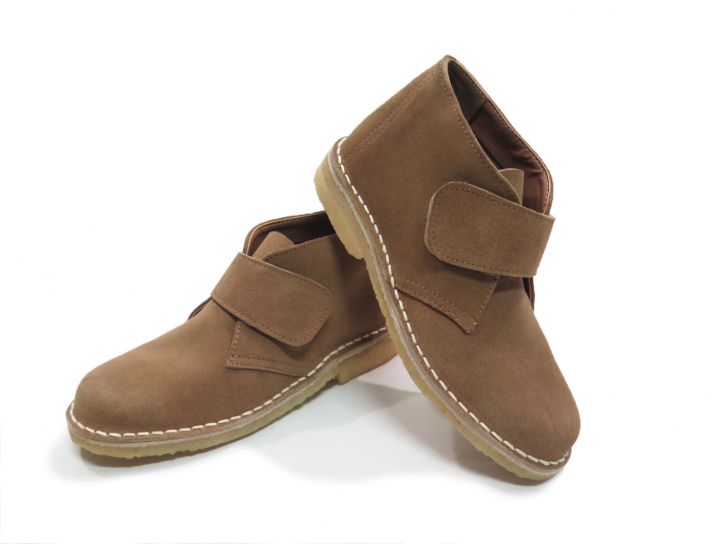 Bota de Gamuza Con Goma Crepe y Velcro