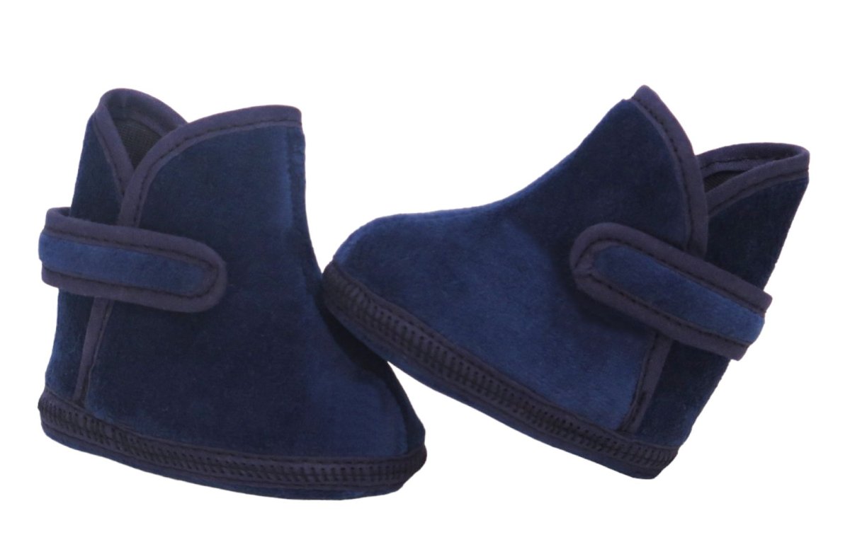 Botita de plush con velcro sin base